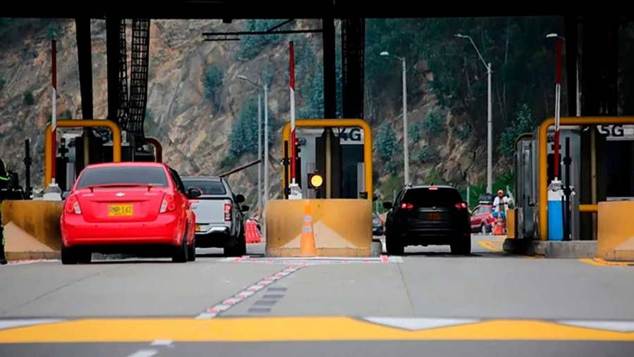 Más de 1,3 millones de pasajeros se movilizarán durante el puente festivo: Gobierno despliega estrategia nacional de seguridad vial