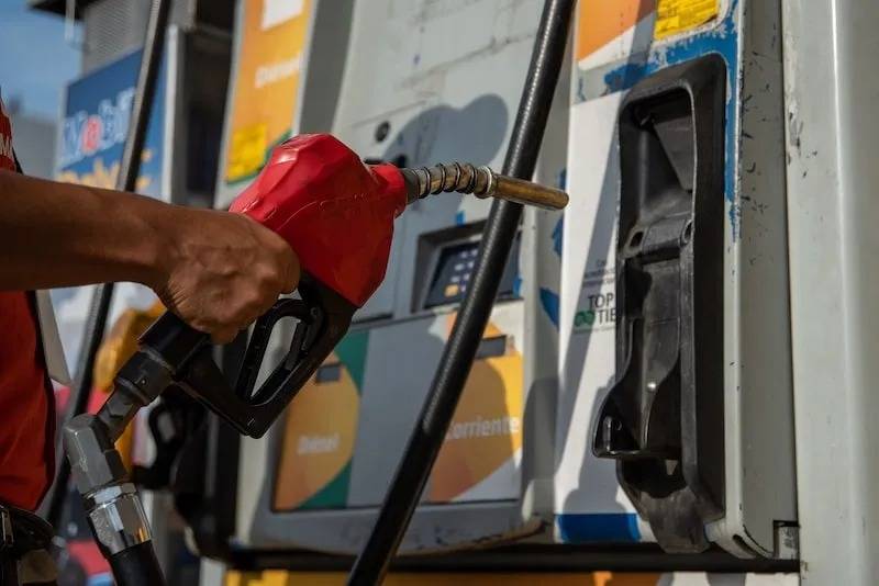 Colombia planea reforma tributaria para financiar deuda por gasolina subsidiada