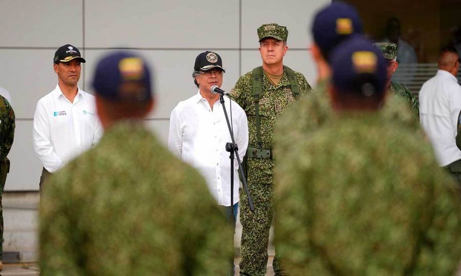 Petro destaca la importancia del rol de la Fuerza Pública para consolidar la paz urbana