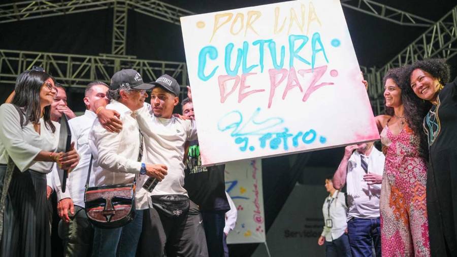 Evaluar beneficios jurídicos a cambio del cese total de la violencia: propuesta de Petro a jefes de bandas de Medellín