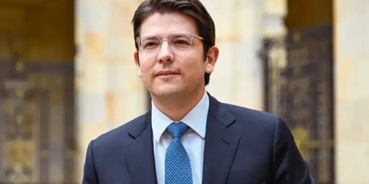 Senador Miguel Uribe Turbay afronta nueva cirugía tras complicaciones