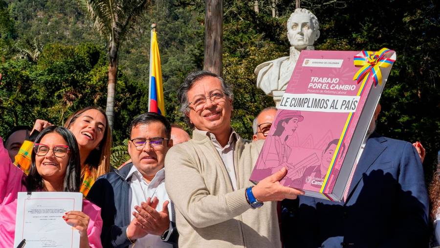 Petro dijo que la forma de hacer cumplir la Ley Laboral es que haya organización de la clase trabajadora de Colombia
