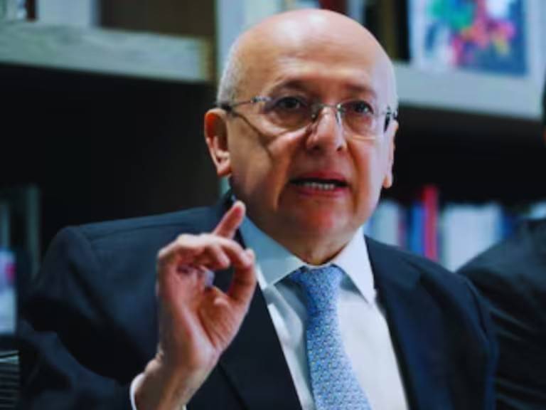 Colombianos votarán en 2026 si quieren una Asamblea Constituyente, anuncia ministro Montealegre
