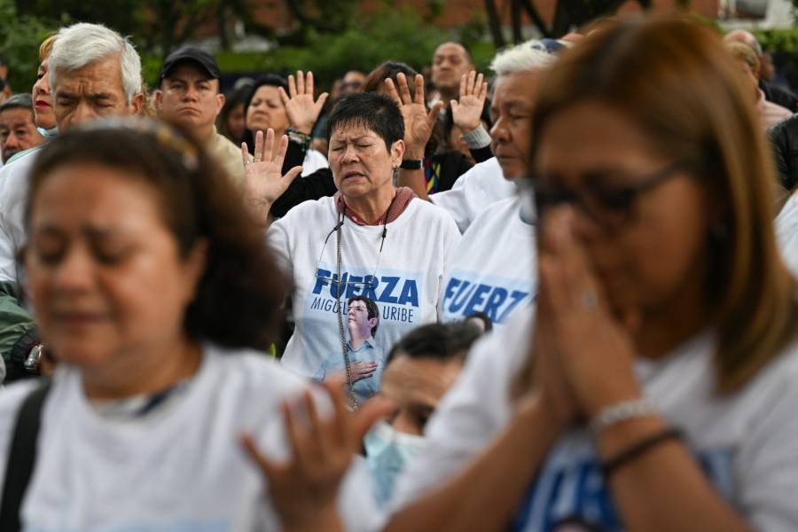 Familia de presidenciable baleado en Colombia demanda a Petro por 