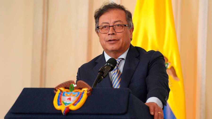 Petro sanciona Ley Laboral y llama a organizar a la clase trabajadora en Colombia