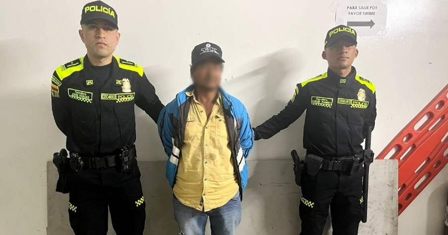 Investigan a dos patrulleros en Bogot&aacute; por presunto abuso sexual a menor dentro de un CAI