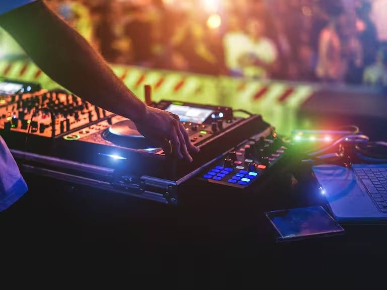 Alcaldía de Bogotá analiza extender horario de rumba hasta las 5 a.m.