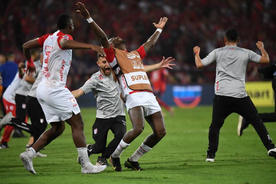Santa Fe gana 2-1 a Medellín y se corona campeón del Apertura de Colombia