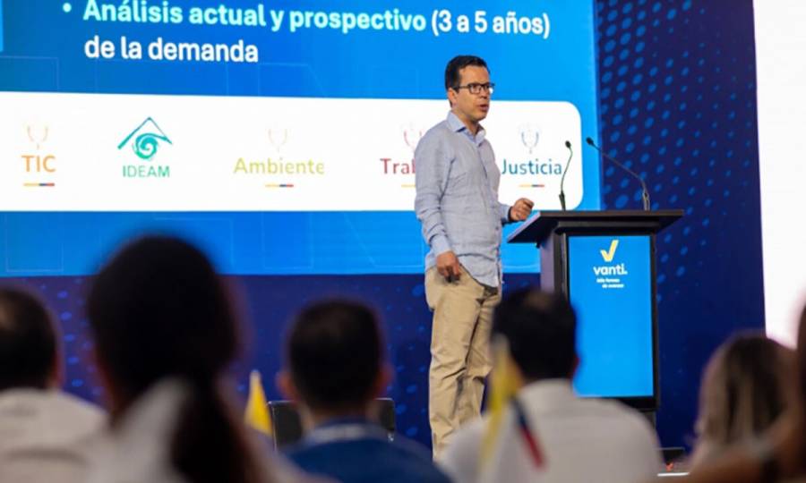 Aumento de conectividad, vigilancia y control, ejes para cerrar brechas digitales en el país