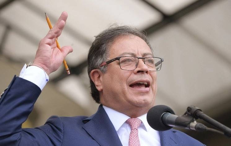 Petro denuncia golpe de Estado en flagrancia y conexión entre Leyva, narcotráfico y medios