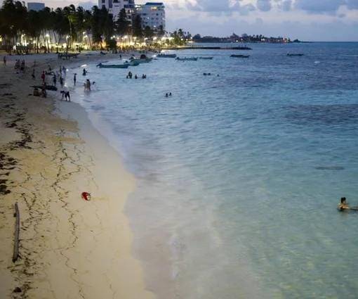 Voluntarios retiran 570 kg de basura de playas en San Andrés: alianza comunitaria impulsa limpieza costera
