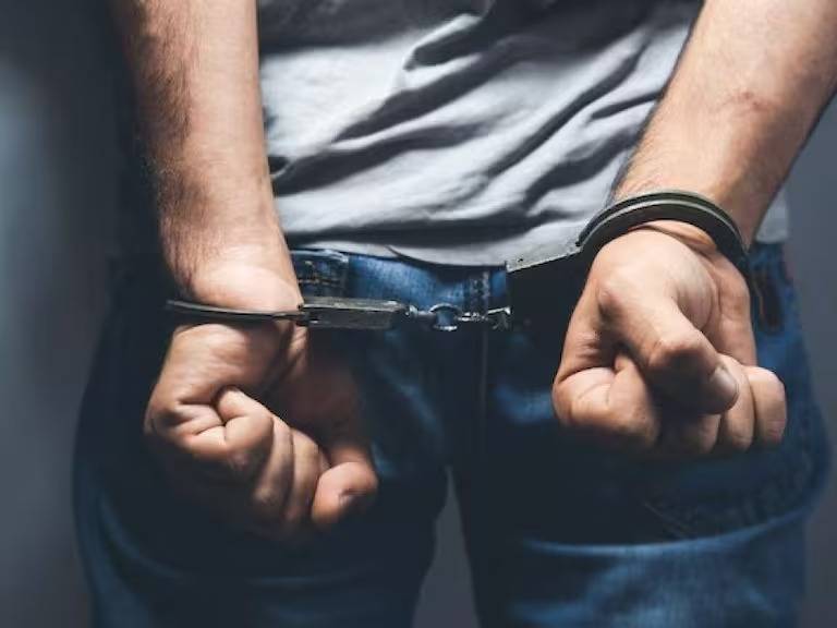 Capturan a ladrón que robó camioneta de la Secretaría de Salud de Bogotá en Puente Aranda