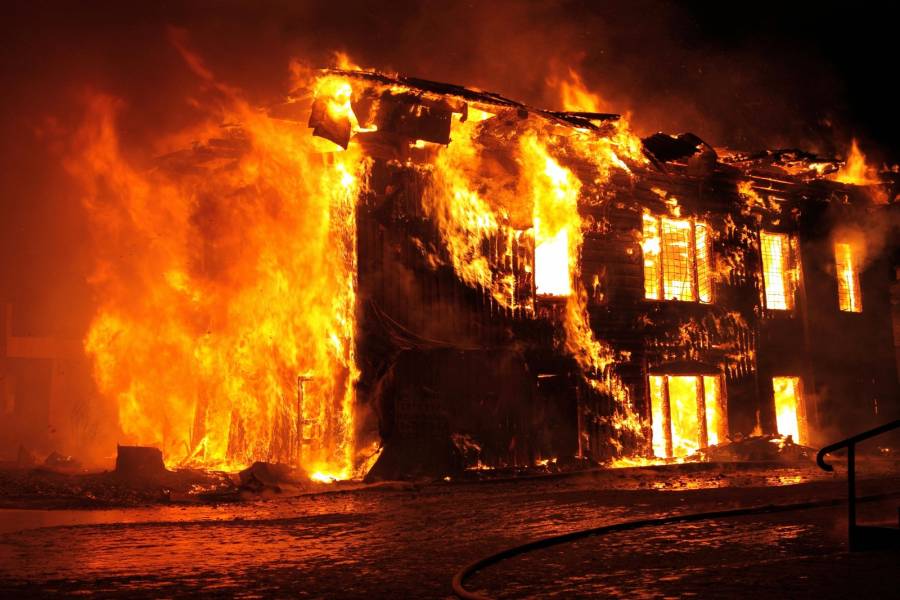 Incendio en maderera del centro de Medellín habría sido provocado para ocultar un asesinato