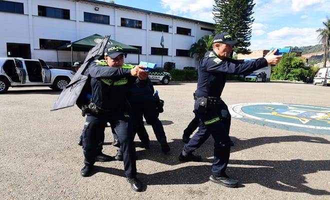 La Policía Nacional fortalece la seguridad mediante la formación especializada de sus uniformados