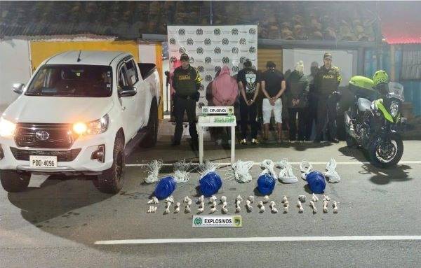 Incautados más de 3.500 detonadores y 61 kilos de cordón detonante en un vehículo con placas ecuatorianas.