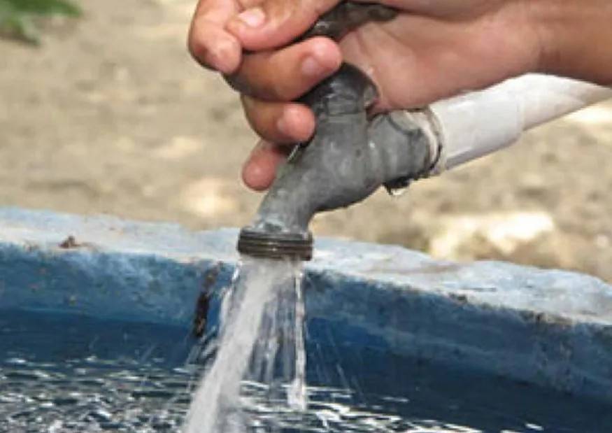 Advierten riesgos por incumplir normas en servicios de agua y aseo