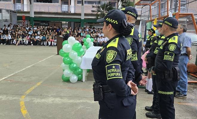La Polic&iacute;a Nacional acompa&ntilde;&oacute; a los estudiantes de Villavicencio en su regreso a clases