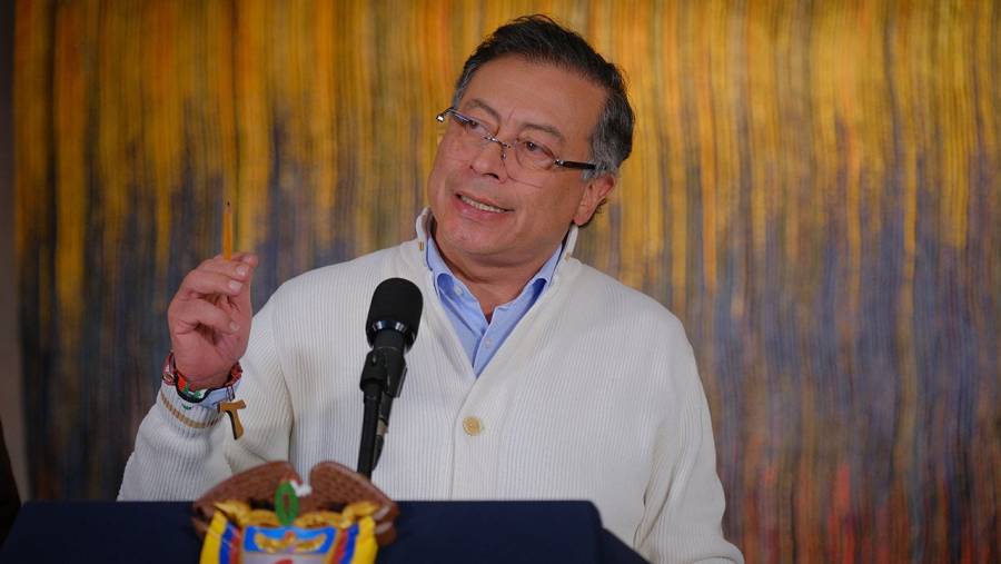 La deuda de las EPS a hospitales y cl&iacute;nicas es superior a $100 billones: presidente Petro