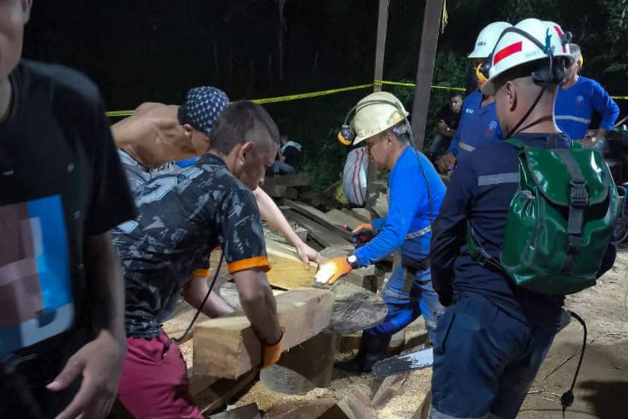 Rescatan a 18 trabajadores atrapados en una mina en Colombia