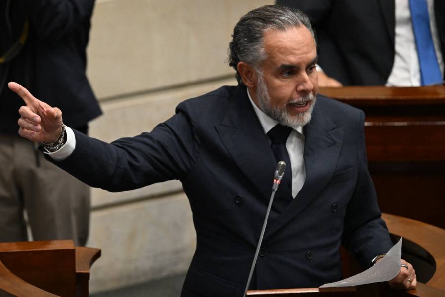 Gobierno delega funciones presidenciales a Benedetti y &Aacute;vila durante viaje oficial de Petro a Hait&iacute; y Chile
