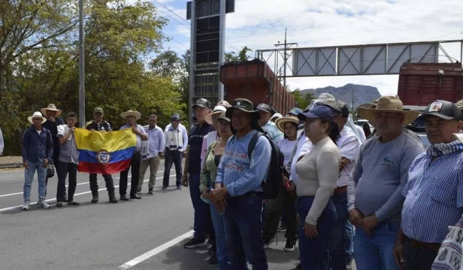 Paro arrocero contin&uacute;a con bloqueos activos en al menos 12 departamentos