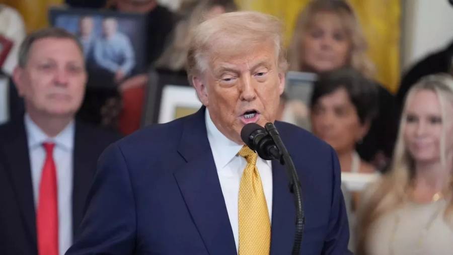En medio del caso Epstein, Trump arremete con IA a su viejo rival: Barack Obama
