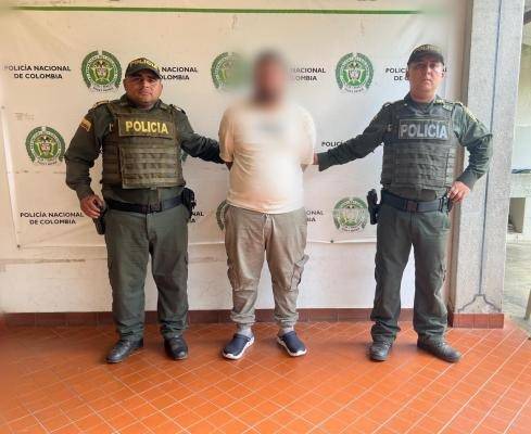 Polic&iacute;a recupera tractocami&oacute;n hurtado tras intensa persecuci&oacute;n en la v&iacute;a Buenaventura–Buga