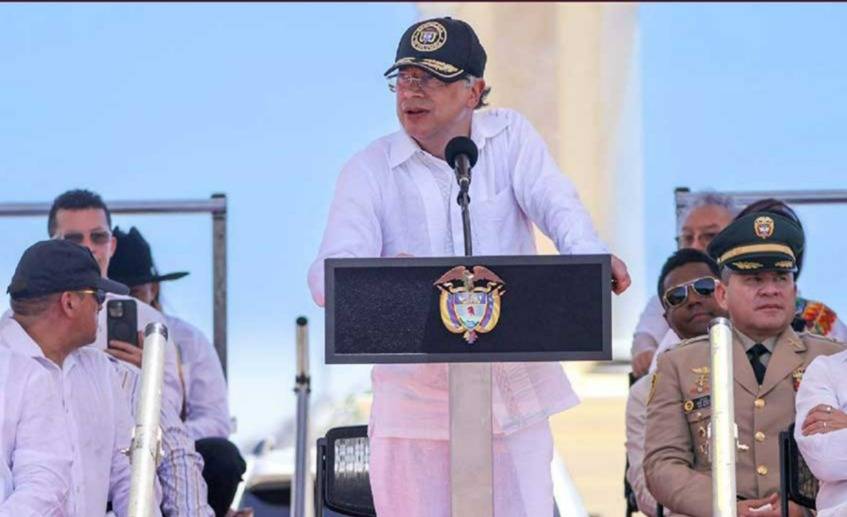El presidente Gustavo Petro habl&oacute; en Santa Marta durante el desfile militar por los 215 a&ntilde;os de Independencia.