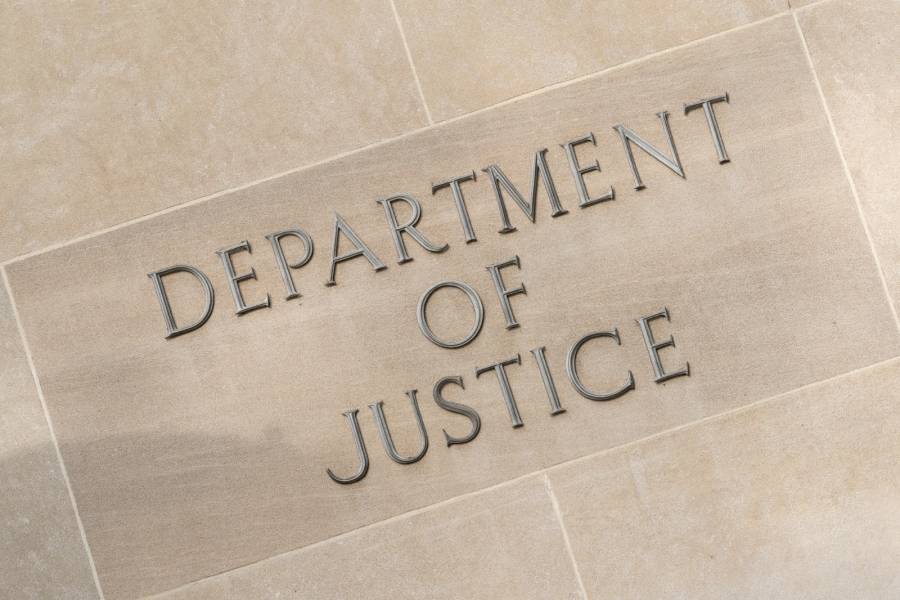 El Departamento de Justicia de EEUU interrog&oacute; a la c&oacute;mplice de Epstein