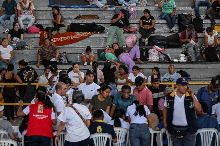Combates entre soldados y guerrilleros dejan unos 300 desplazados en el suroeste de Colombia