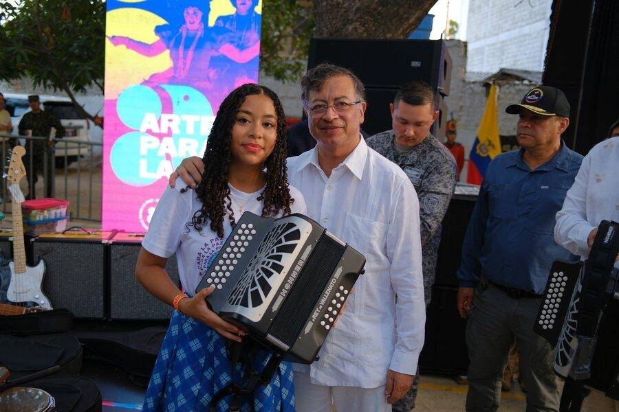 Gobierno entrega instrumentos musicales y expande programa Artes para la Paz