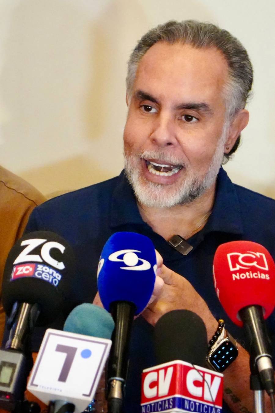 Ministro Armando Benedetti aclara que decreto del Ministerio de Salud no interfiere con la reforma en tr&aacute;mite