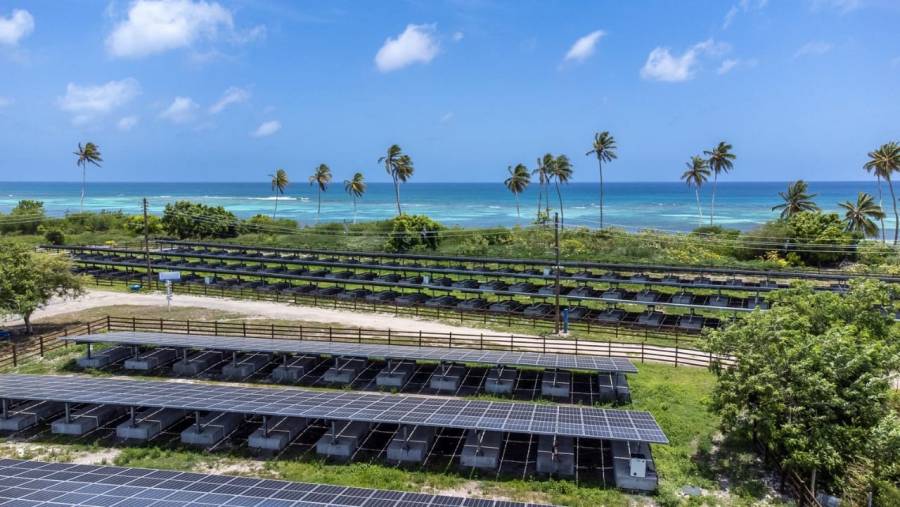 Obras de transmisi&oacute;n y parques solares se reactivan en el Caribe