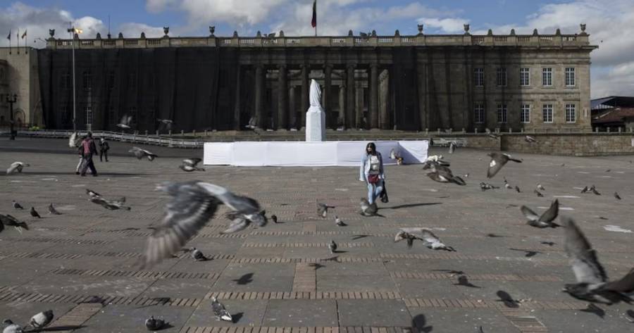 Bonos de Colombia suben tras anuncio de recompra en medio de d&eacute;ficit creciente