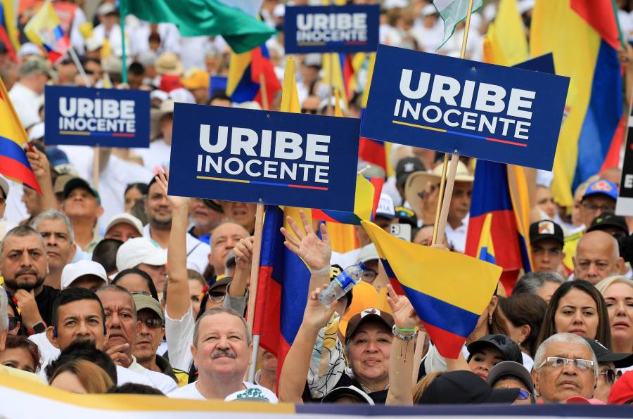 &Aacute;lvaro Uribe agradece movilizaciones en su favor y env&iacute;a mensaje pol&iacute;tico al pa&iacute;s