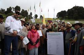 Acuerdo entre Gobierno y Federaci&oacute;n de Parameros levanta paro campesino en Sierra Nevada