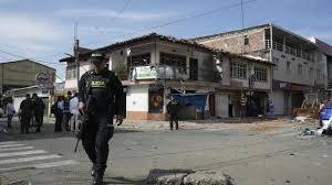 Atentado con explosivos en La Vega deja seis heridos y desata enfrentamientos armados