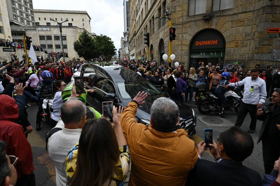 Funerales de presidenciable asesinado en Colombia se celebran sin Petro